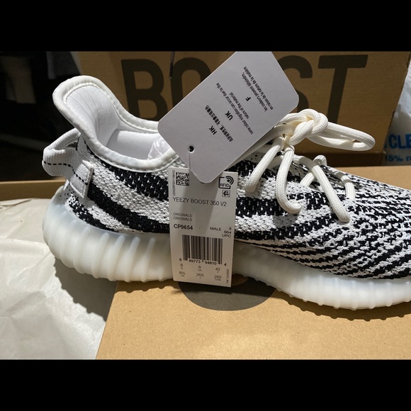 Yeezy Boost 350 V2 Zebra Size 8.5 - Picture 2 of 4